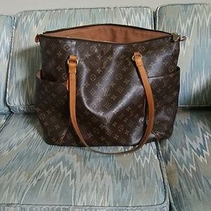 Authentic Louis Vuitton Totally GM